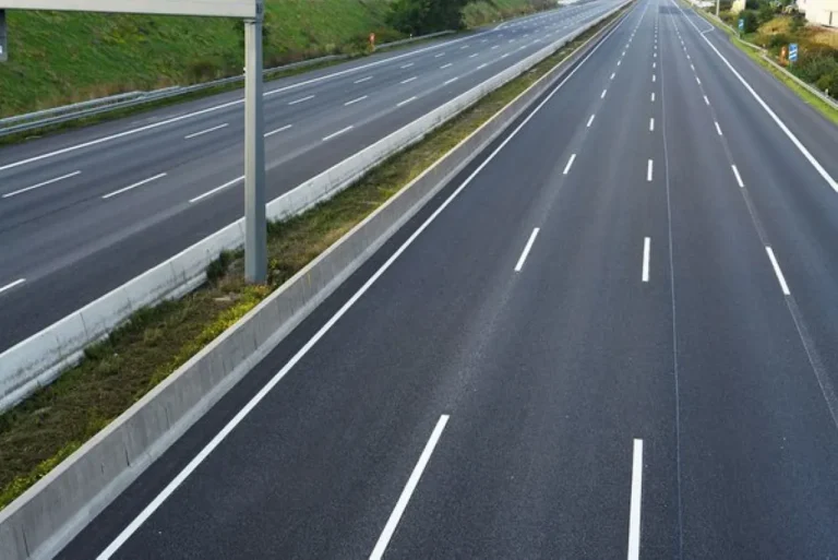 Decoding The Broken White Line: What That Dashed Median Means For Your Drive