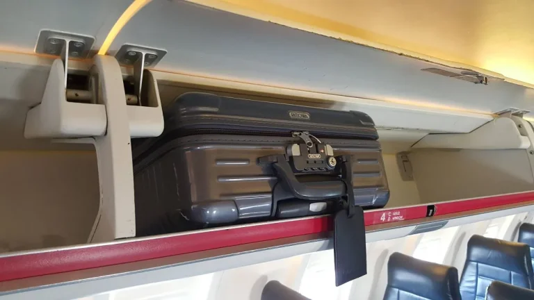 Crj 200 Overhead Bin Size – A Detailed Overview